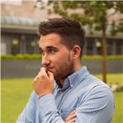 Orientador educativo, con dos procesos de oposición aprobados y experiencia como orientador educativo en centros asturianos.